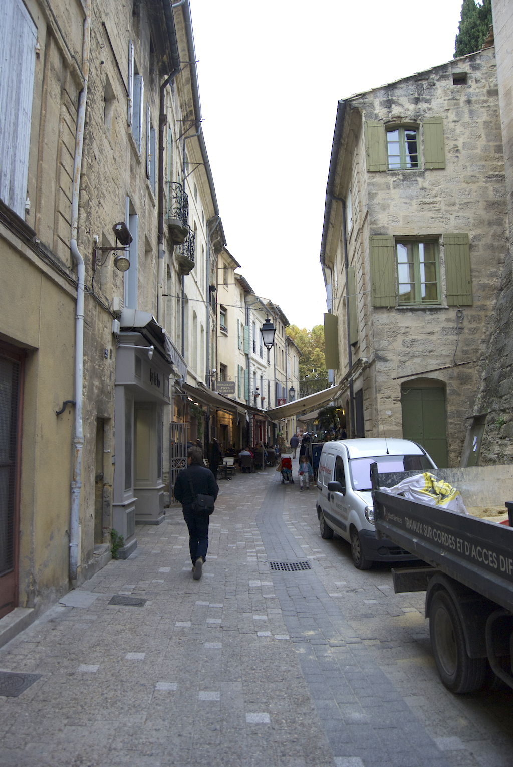 Uzes
